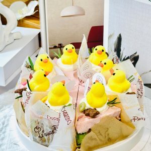 Pistachio Strawberry Basque Cheesecake <br> 开心果草莓巴斯克芝士蛋糕