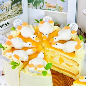 Mango Passion Fruit Lying Flat Duck Cake (8inch) <br> 芒果百香果躺平鸭蛋糕